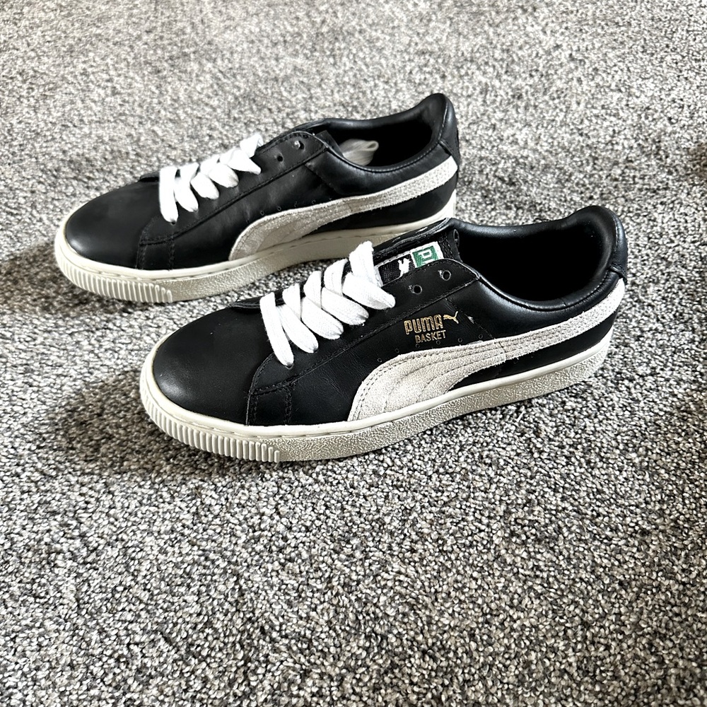 Puma Basket 68 Classic Boys Black and White Sneakers - Size 5 - New In Box